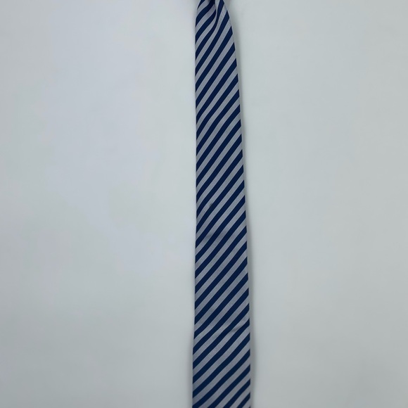 Thomas Pink Navy and White Diagonal Striped Tie - Picture 4 of 5